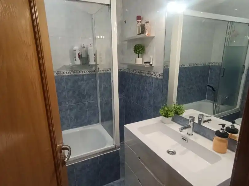 Casa adosada en venta en Calle El Campillo, 15, Hontoria de la Cantera Baño de Casa adosada en venta en Hontoria de la Cantera con Jardín privado, Terraza y Parking comunitario