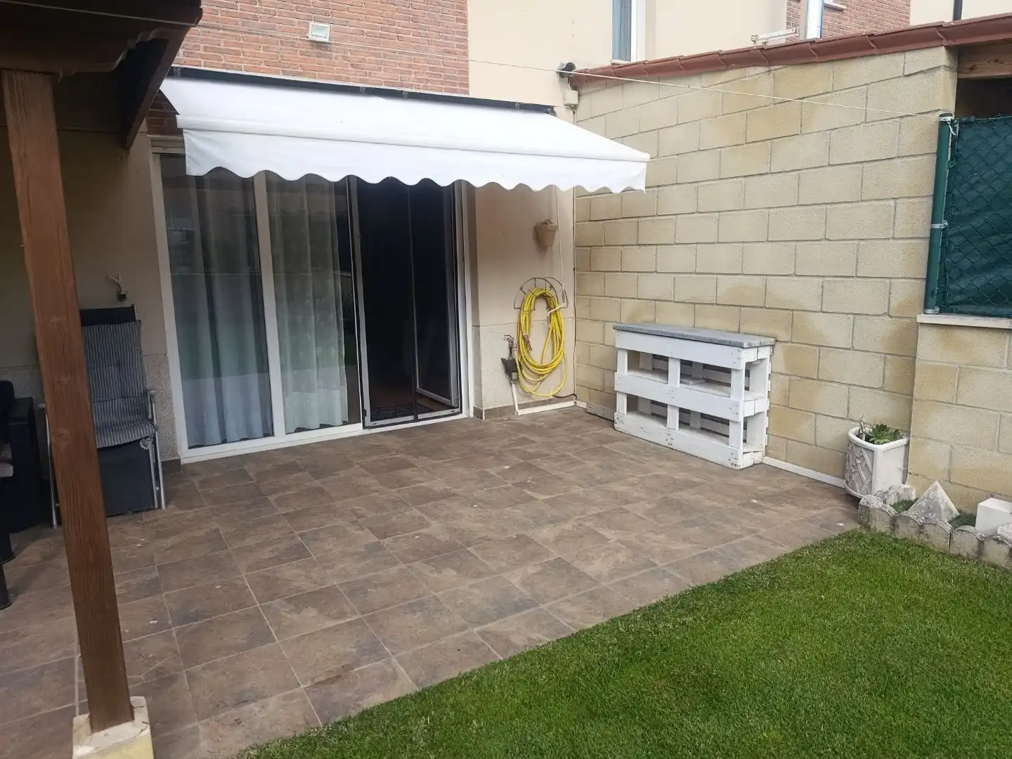 Casa adosada en venta en Calle El Campillo, 15, Hontoria de la Cantera Terraza de Casa adosada en venta en Hontoria de la Cantera con Jardín privado, Terraza y Parking comunitario