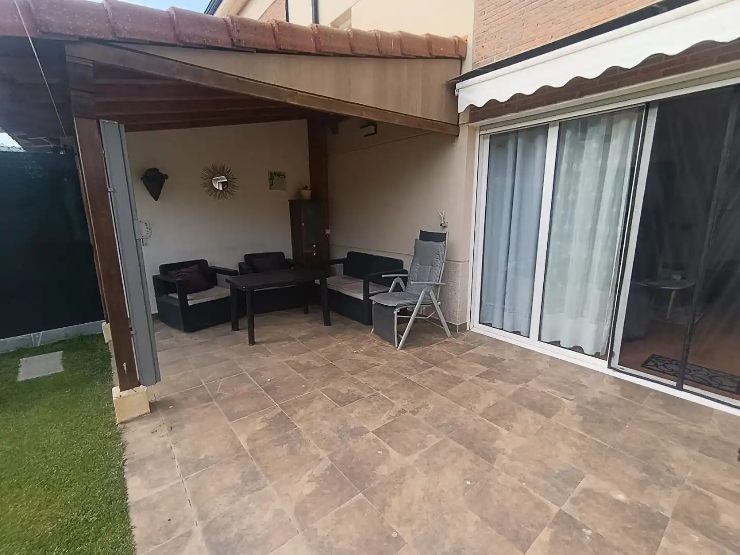 Casa adosada en venta en Calle El Campillo, 15, Hontoria de la Cantera Terraza de Casa adosada en venta en Hontoria de la Cantera con Jardín privado, Terraza y Parking comunitario