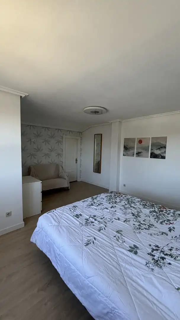 Casa o chalet en venta en Doroño-1, 33, Condado de Treviño Habitación de Casa o chalet en venta en Condado de Treviño