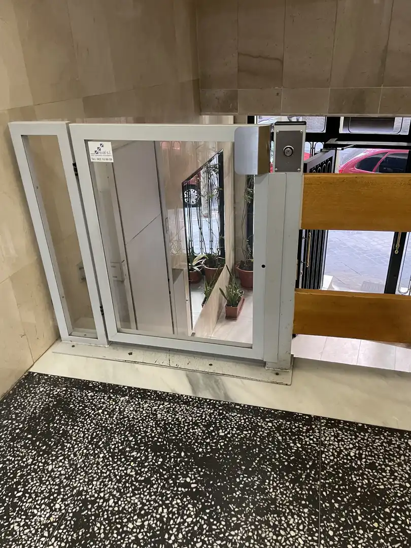 Piso en venta en Calle de las Peñuelas, 48, Acacias Piso en venta en Madrid Capital con Balcón