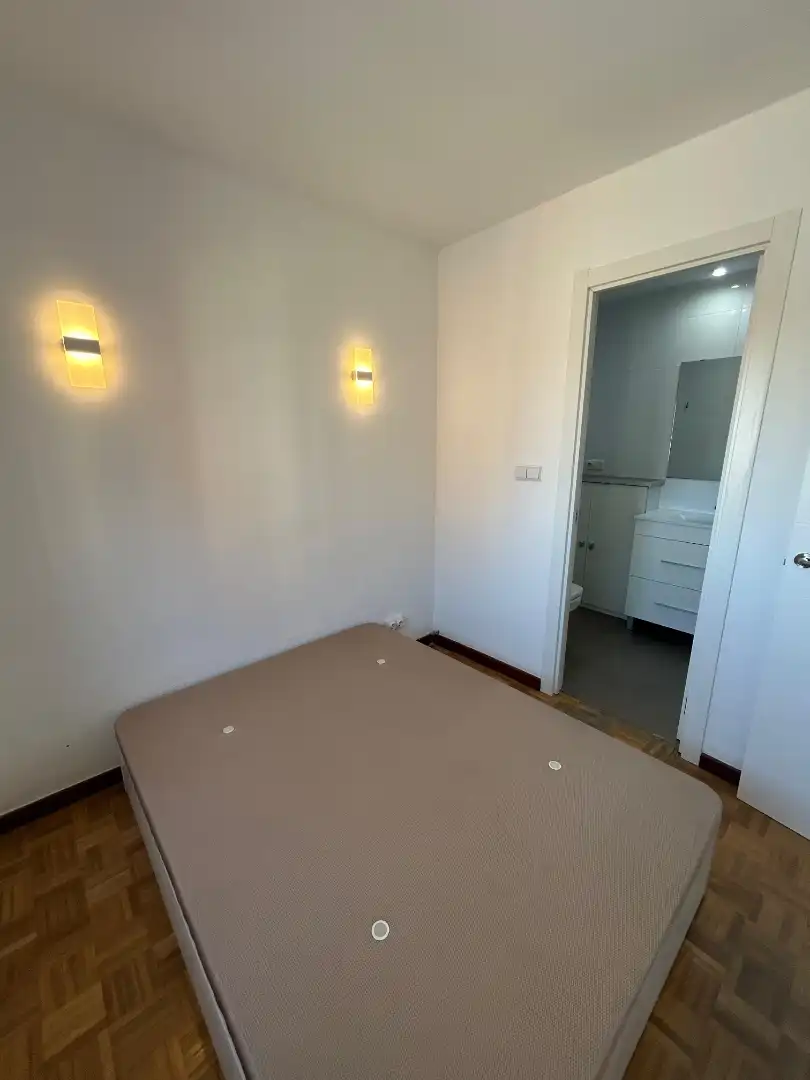 Wohnung zur Miete in Paseo Arco de Ladrillo, 17, Campo Grande Schlafzimmer von Wohnung zur Miete in Valladolid mit Parkett, Möbliert und Waschmaschine