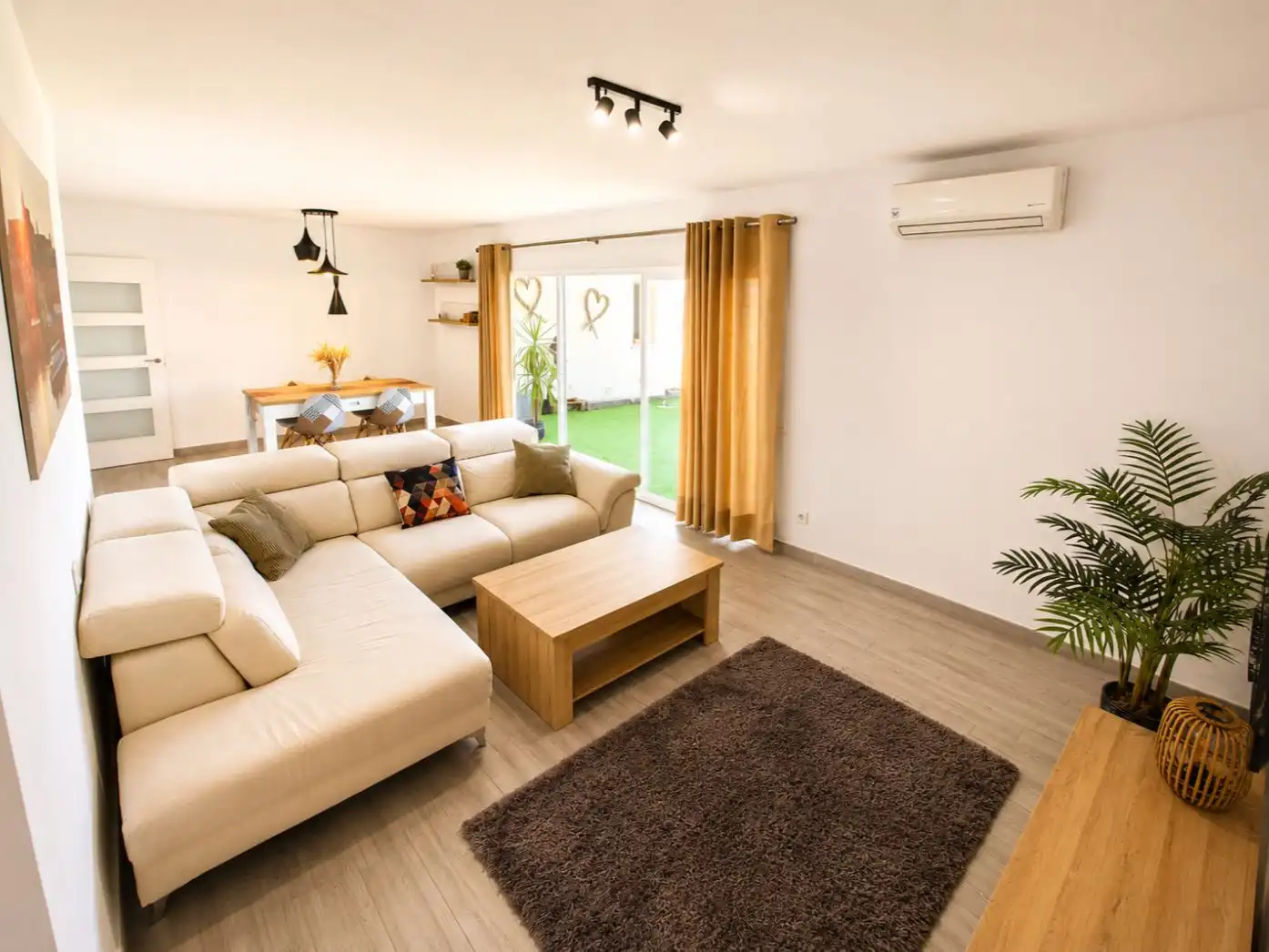 Flat for rent in Paseo de las Brisas, 3, Arroyo de la Miel Living room of Flat for rent in Benalmádena with Air Conditioner, Terrace and Swimming Pool