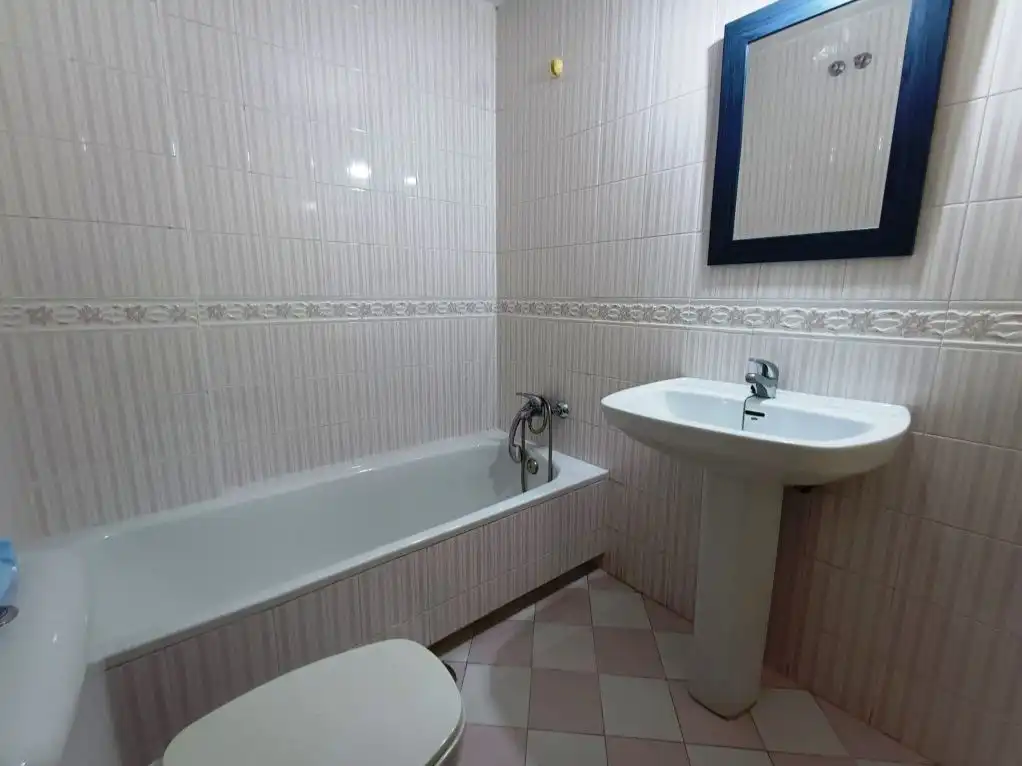 Flat for sale in Calle Francisco de Leyva, 11, Camino de Antequera Bathroom of Flat for sale in Málaga with Air Conditioner, Heating and Parquet flooring