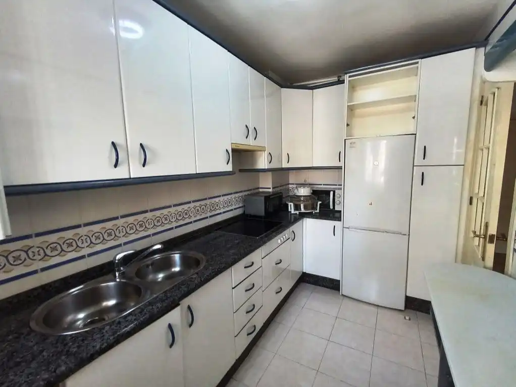 Flat for sale in Calle Francisco de Leyva, 11, Camino de Antequera Kitchen of Flat for sale in Málaga with Air Conditioner, Heating and Parquet flooring