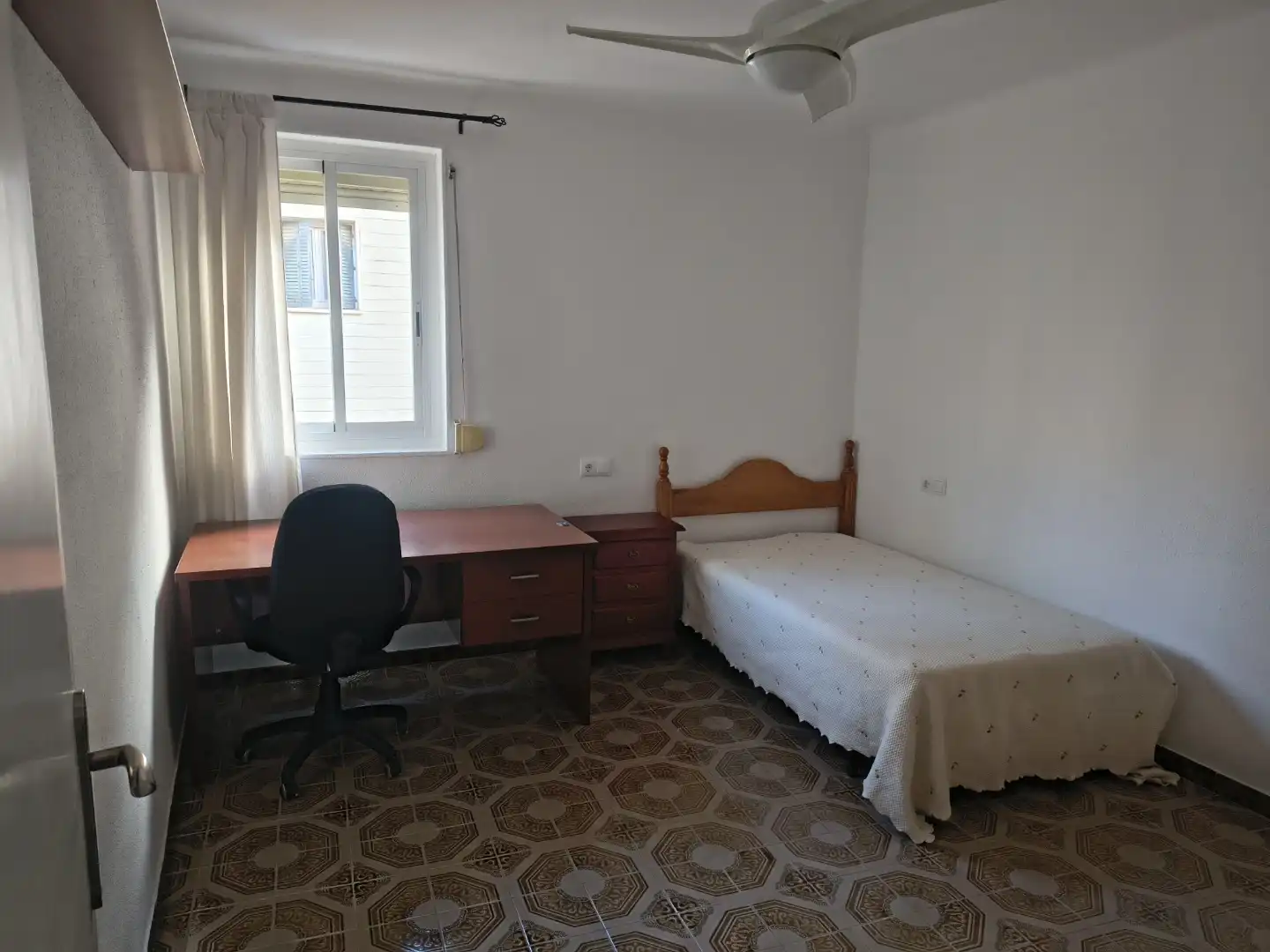 Habitación de Piso de alquiler en Jaén con Aire acondicionado, Amueblado y Horno