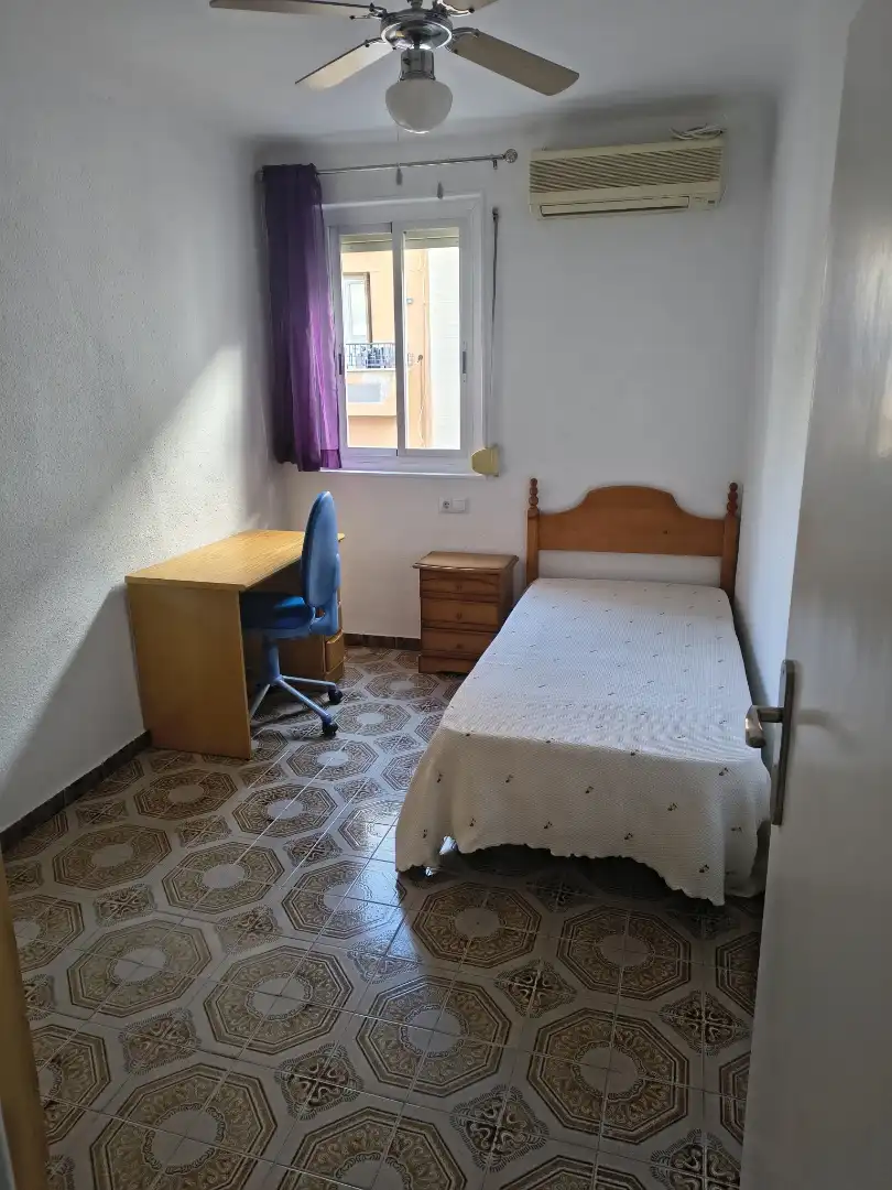 Habitación de Piso de alquiler en Jaén con Aire acondicionado, Amueblado y Horno