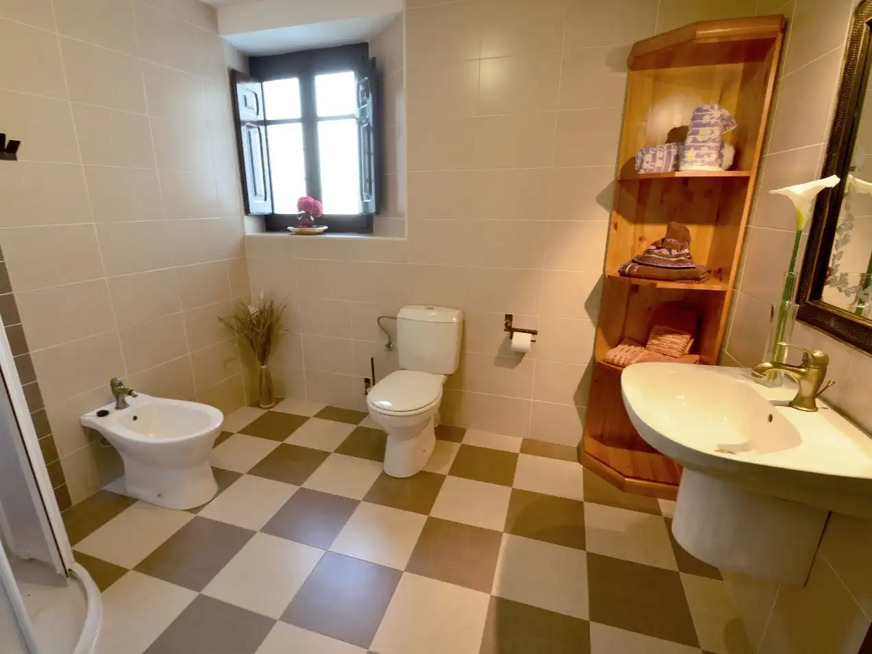 Piso en venta en Plaza la Villa, 9, Garde Baño de Piso en venta en Garde con Calefacción, Parquet y Trastero