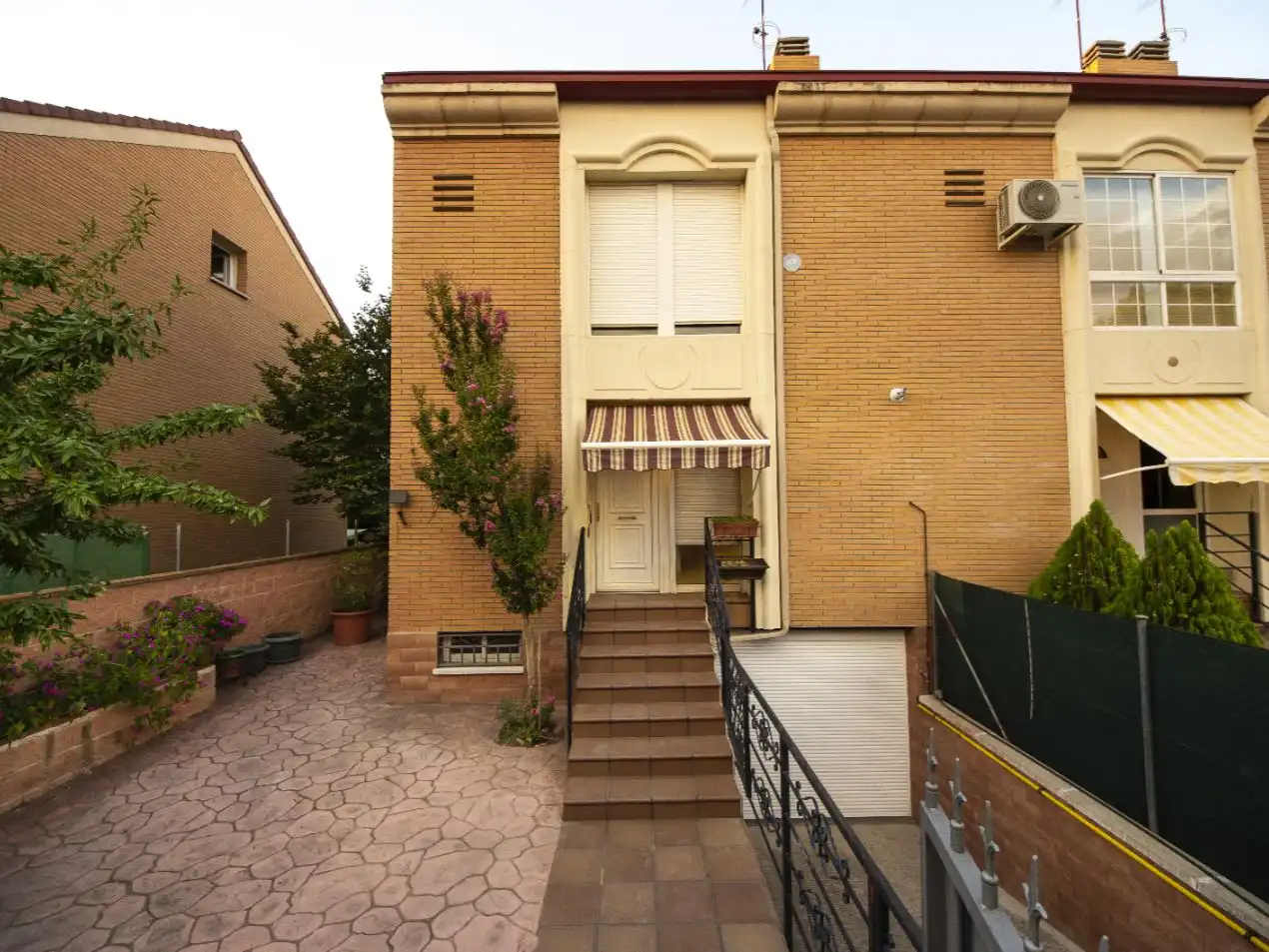 Piso en venta en Calle Postas, 21, Postas Vista exterior de Piso en venta en Azuqueca de Henares con Aire acondicionado, Calefacción y Jardín privado