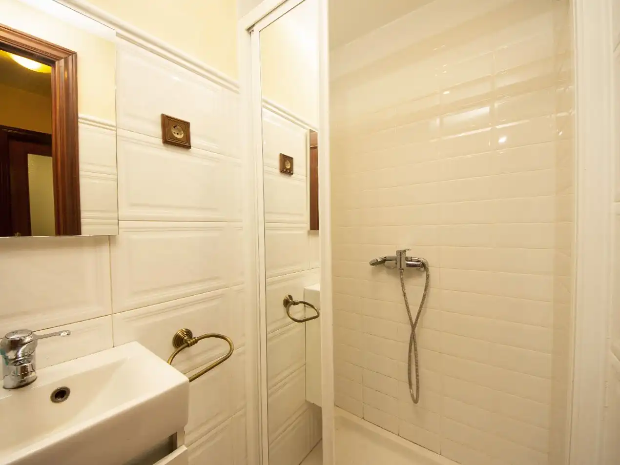 Piso en venta en Calle Postas, 21, Postas Baño de Piso en venta en Azuqueca de Henares con Aire acondicionado, Calefacción y Jardín privado