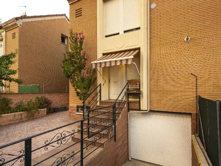 Piso en venta en Calle Postas, 21, Postas Vista exterior de Piso en venta en Azuqueca de Henares con Aire acondicionado, Calefacción y Jardín privado