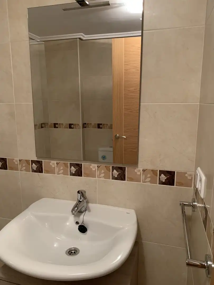 Flat for rent in Calle, 22, Flores de Sil - La Placa Bathroom of Flat for rent in Ponferrada with Heating, Parquet flooring and Storage room