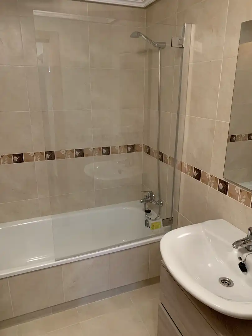 Flat for rent in Calle, 22, Flores de Sil - La Placa Bathroom of Flat for rent in Ponferrada with Heating, Parquet flooring and Storage room