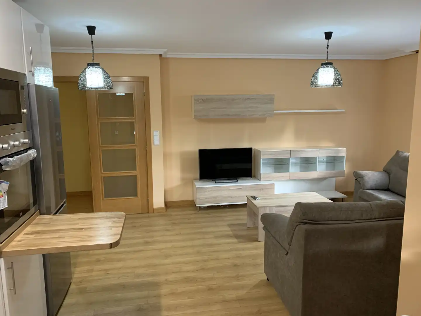 Flat for rent in Calle, 22, Flores de Sil - La Placa Living room of Flat for rent in Ponferrada with Heating, Parquet flooring and Storage room