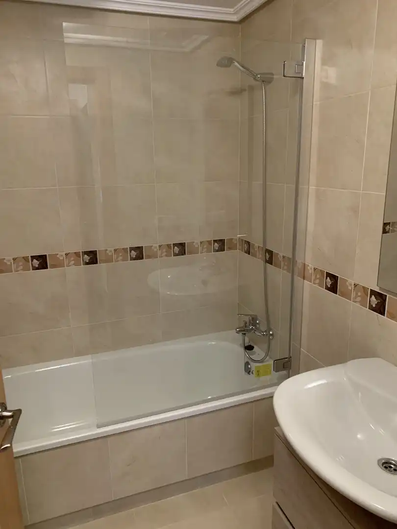 Flat for rent in Calle, 22, Flores de Sil - La Placa Bathroom of Flat for rent in Ponferrada with Heating, Parquet flooring and Storage room