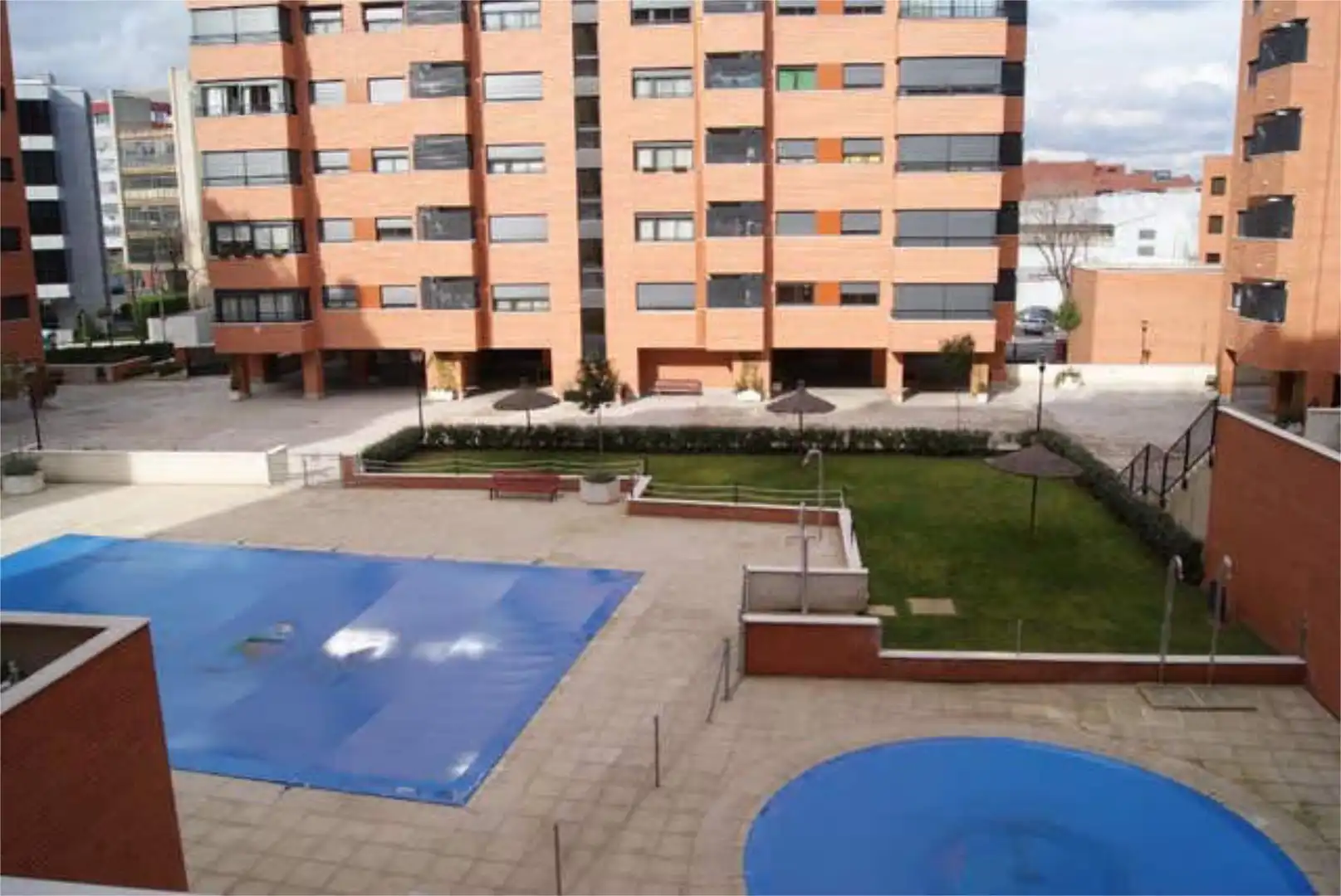 Apartamento de alquiler en Simancas Piscina de Apartamento de alquiler en Madrid con Trastero