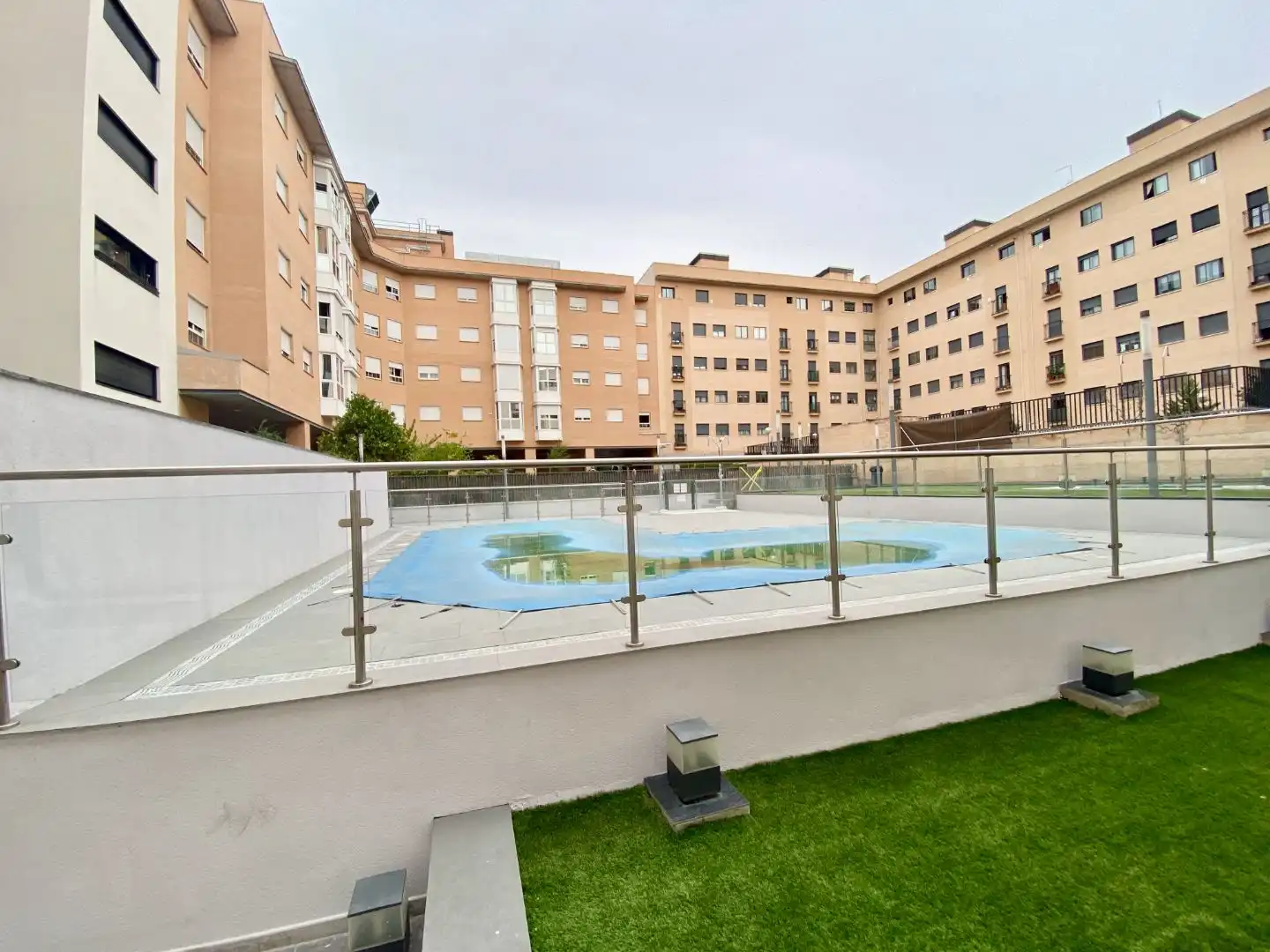 Piso en venta en Calle Martín Muñoz de las Posadas, 8, Ensanche de Vallecas - La Gavia Piscina de Piso en venta en Madrid con Aire acondicionado, Calefacción y Jardín privado