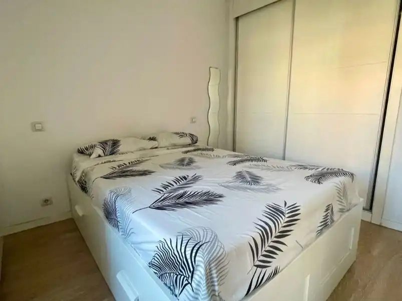 Piso en venta en Calle Martín Muñoz de las Posadas, 8, Ensanche de Vallecas - La Gavia Habitación de Piso en venta en Madrid con Aire acondicionado, Calefacción y Jardín privado