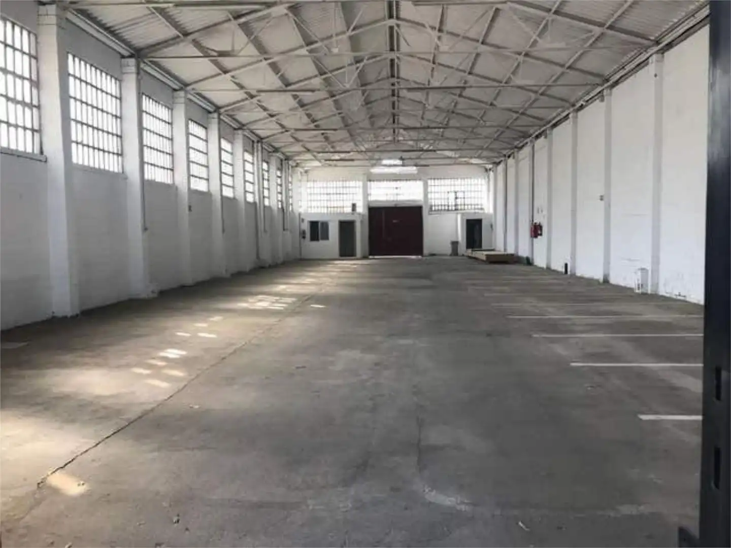 Fabrikhallen zur Miete in Entrevías Parkplatz von Fabrikhallen zur Miete in Madrid