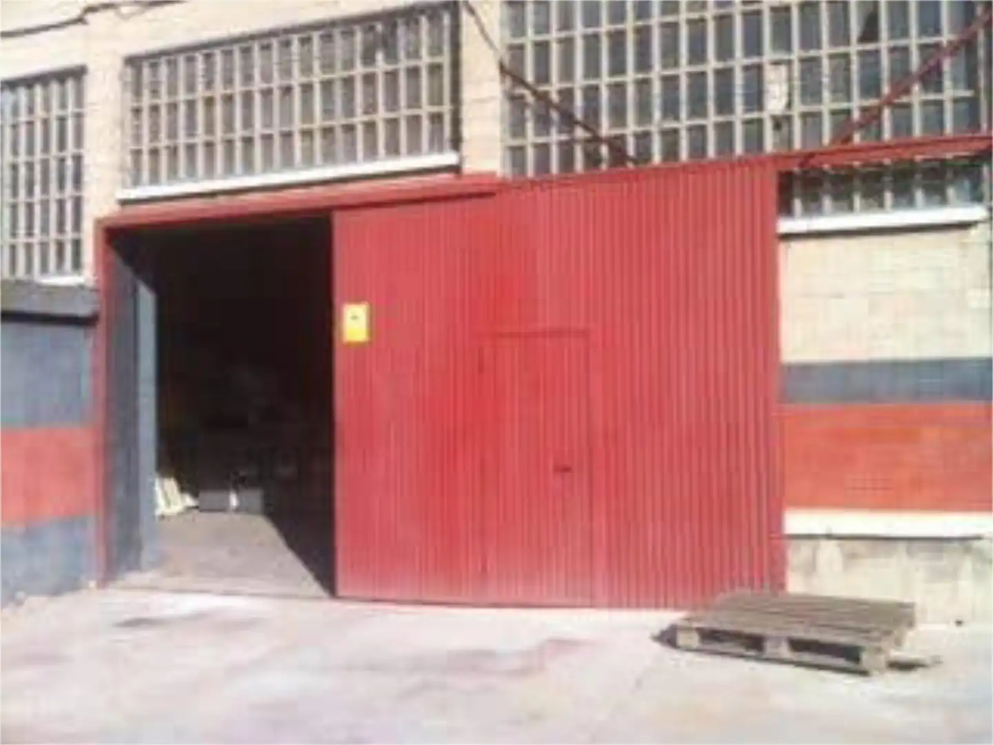 Fabrikhallen zur Miete in Entrevías Parkplatz von Fabrikhallen zur Miete in Madrid