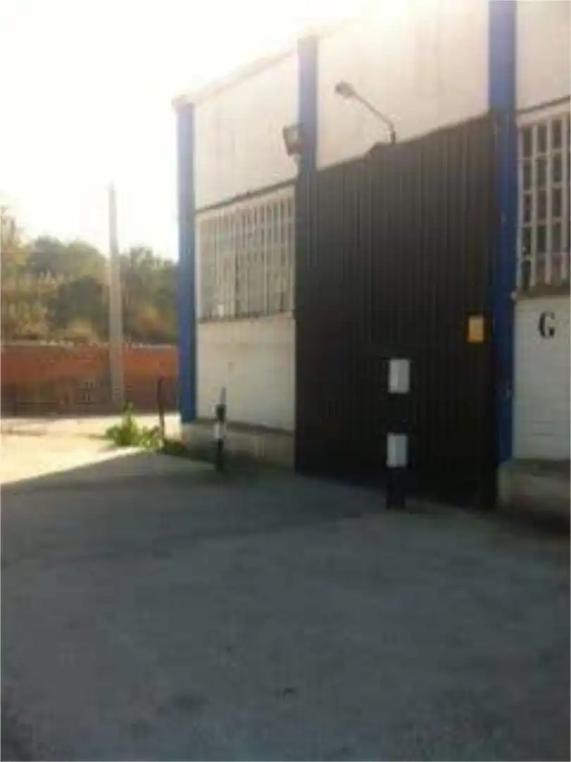 Fabrikhallen zur Miete in Entrevías Parkplatz von Fabrikhallen zur Miete in Madrid