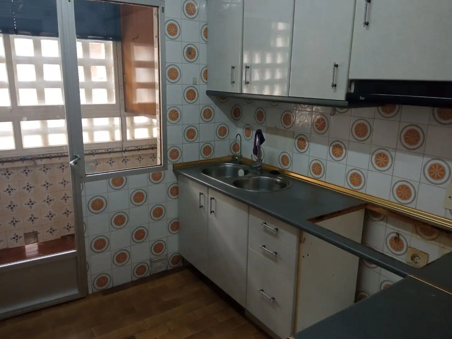Flat for rent in Calle del Espino, 2, Plaza de Toros Kitchen of Flat for rent in Ciudad Real Capital with Air Conditioner, Terrace and Balcony