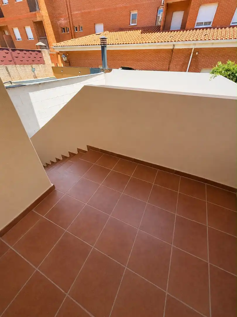 Casa o xalet en venda a Calle Noblejas, 10, Urbanización San Isidro Casa o xalet en venda en Ocaña amb Jardí privat, Parquet i Terrassa