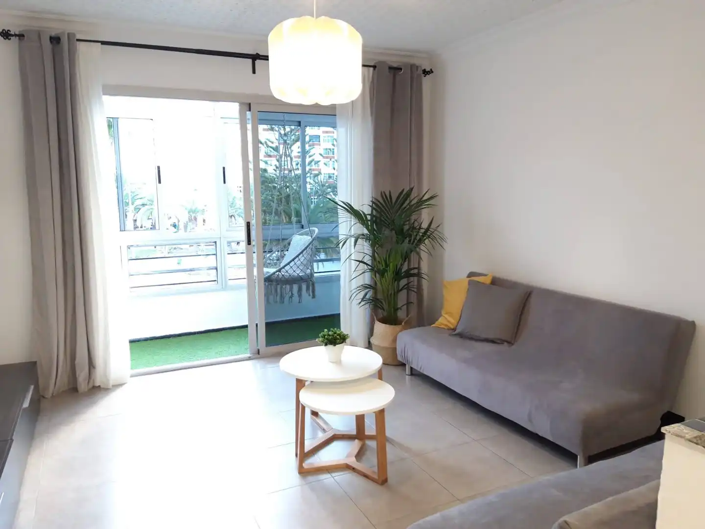 Pis en venda a Calle Cádiz, 40, Schamann - Rehoyas Sala d'estar de Pis en venda en Las Palmas de Gran Canaria amb Terrassa, Traster i Moblat