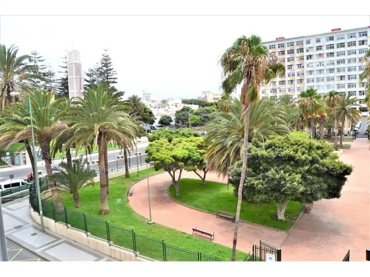 Pis en venda a Calle Cádiz, 40, Schamann - Rehoyas Vista exterior de Pis en venda en Las Palmas de Gran Canaria amb Terrassa, Traster i Moblat