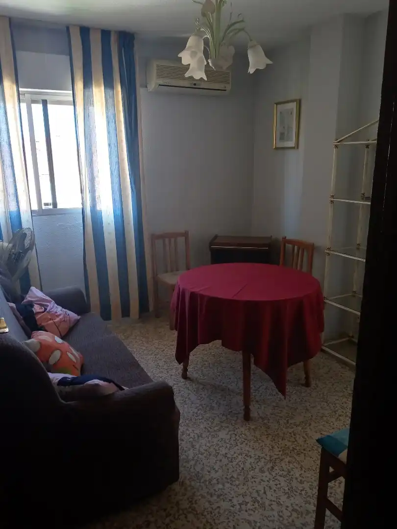 Pis de lloguer a Avenida de Cadiz, 42, Barrio de Zaidín Sala d'estar de Pis de lloguer en Granada amb Aire condicionat, Jardí privat i Moblat