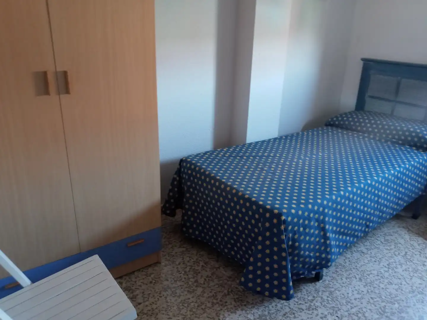 Pis de lloguer a Avenida de Cadiz, 42, Barrio de Zaidín Dormitori de Pis de lloguer en Granada amb Aire condicionat, Jardí privat i Moblat