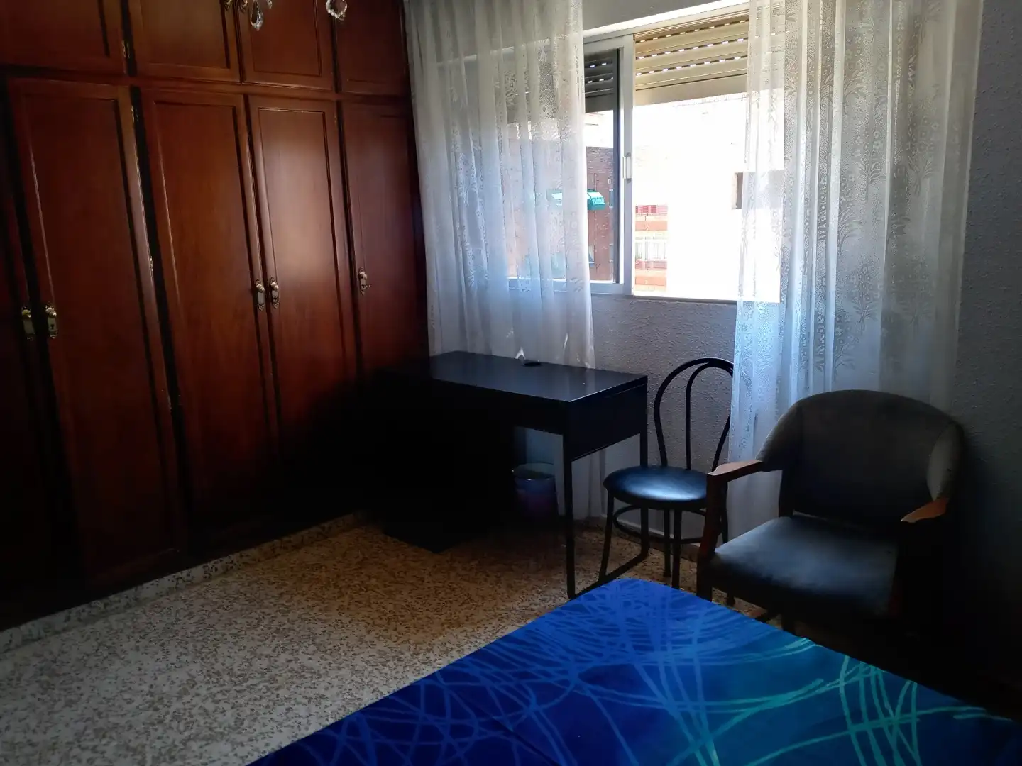 Pis de lloguer a Avenida de Cadiz, 42, Barrio de Zaidín Dormitori de Pis de lloguer en Granada amb Aire condicionat, Jardí privat i Moblat