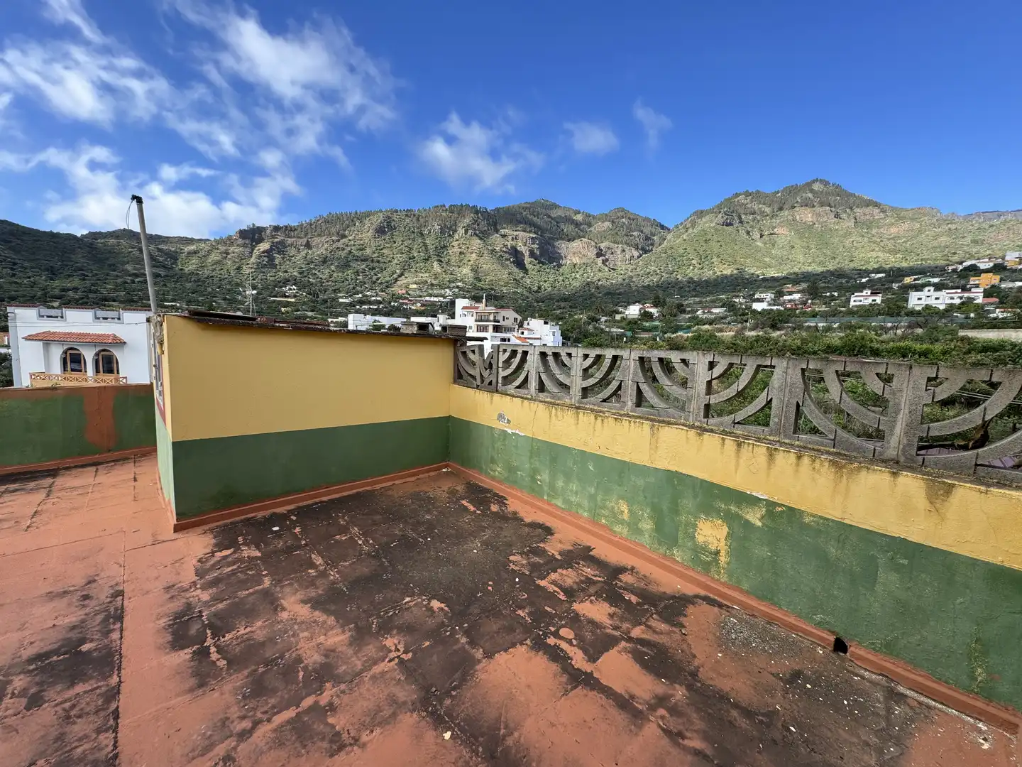 Einfamilien-Reihenhaus zum Verkauf in Calle León y Castillo, 3, Valsequillo de Gran Canaria Terrasse von Einfamilien-Reihenhaus zum Verkauf in Valsequillo de Gran Canaria mit Klimaanlage