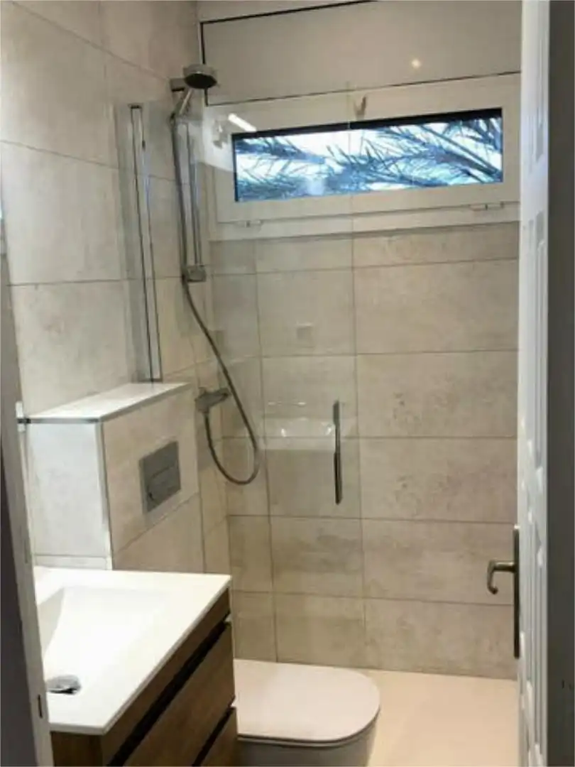 Apartament de lloguer a Cap Ras - Creus - Falconera Bany de Apartament de lloguer en Empuriabrava amb Jardí privat, Terrassa i Piscina