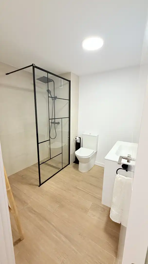 Dachboden zum Verkauf in Avenida Alpandeire, 33, Elviria - Cabopino Badezimmer von Dachboden zum Verkauf in Marbella mit Klimaanlage, Terrasse und Schwimmbad