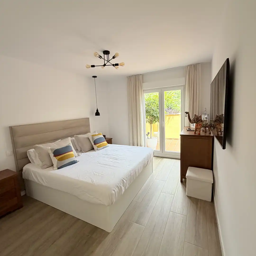 Pis en venda a Avenida Alpandeire, 33, Reserva de Marbella Dormitori de Pis en venda en Marbella amb Aire condicionat, Terrassa i Piscina