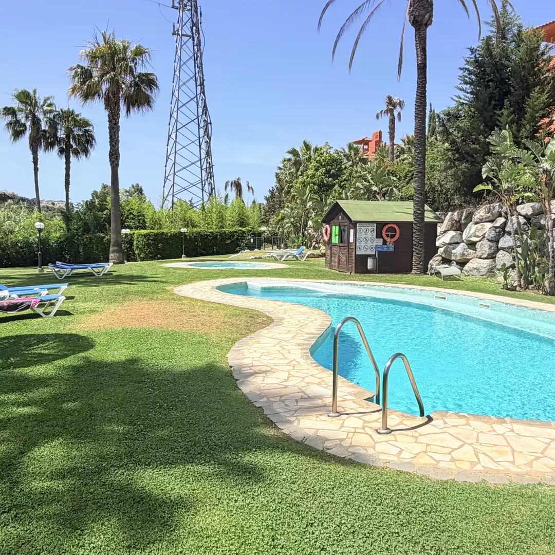 Pis en venda a Avenida Alpandeire, 33, Reserva de Marbella Piscina de Pis en venda en Marbella amb Aire condicionat, Terrassa i Piscina