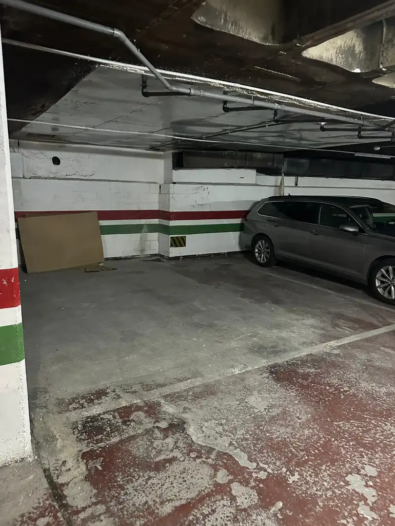 Parkplatz von Garage zur Miete in Oviedo 