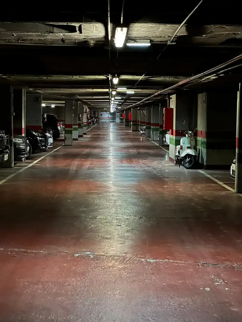 Parkplatz von Garage zur Miete in Oviedo 