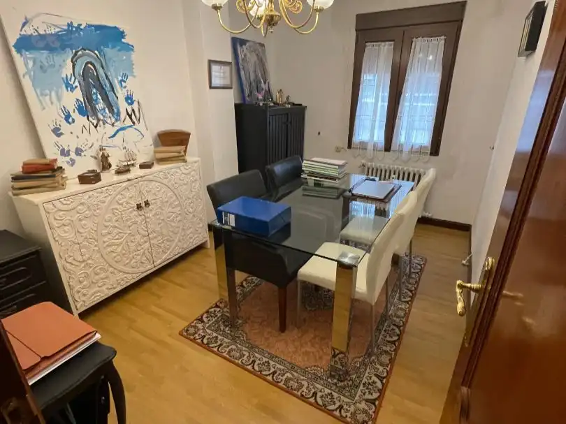 Piso en venta en Calle Portillo de Doña María, Centro Comedor de Piso en venta en Palencia con Calefacción, Parquet y Balcón