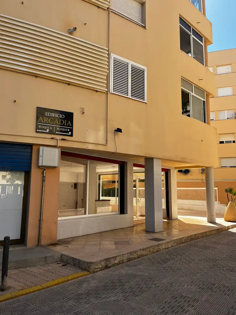 Geschaftsraum zur Miete in Carrer del Port de la Savina, 2, Ses Figueretes - Platja d'en Bossa - Cas Serres Geschaftsraum zur Miete in Eivissa mit Klimaanlage