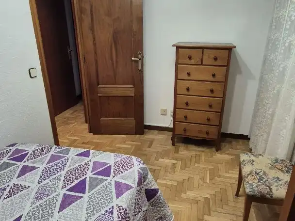Wohnung zur Miete in Avenida Vicente del Bosque, 32, Chinchibarra Schlafzimmer von Wohnung zur Miete in Salamanca mit Heizung, Parkett und Möbliert