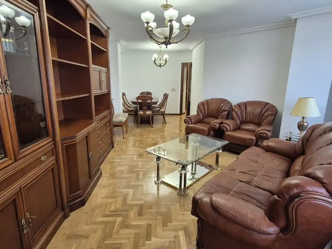 Wohnung zur Miete in Avenida Vicente del Bosque, 32, Chinchibarra Wohnzimmer von Wohnung zur Miete in Salamanca mit Heizung, Parkett und Möbliert