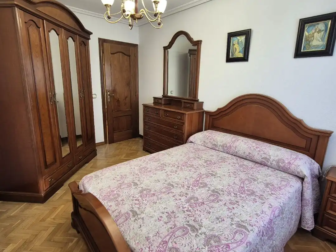 Wohnung zur Miete in Avenida Vicente del Bosque, 32, Chinchibarra Schlafzimmer von Wohnung zur Miete in Salamanca mit Heizung, Parkett und Möbliert