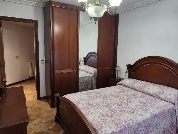 Wohnung zur Miete in Avenida Vicente del Bosque, 32, Chinchibarra Schlafzimmer von Wohnung zur Miete in Salamanca mit Heizung, Parkett und Möbliert