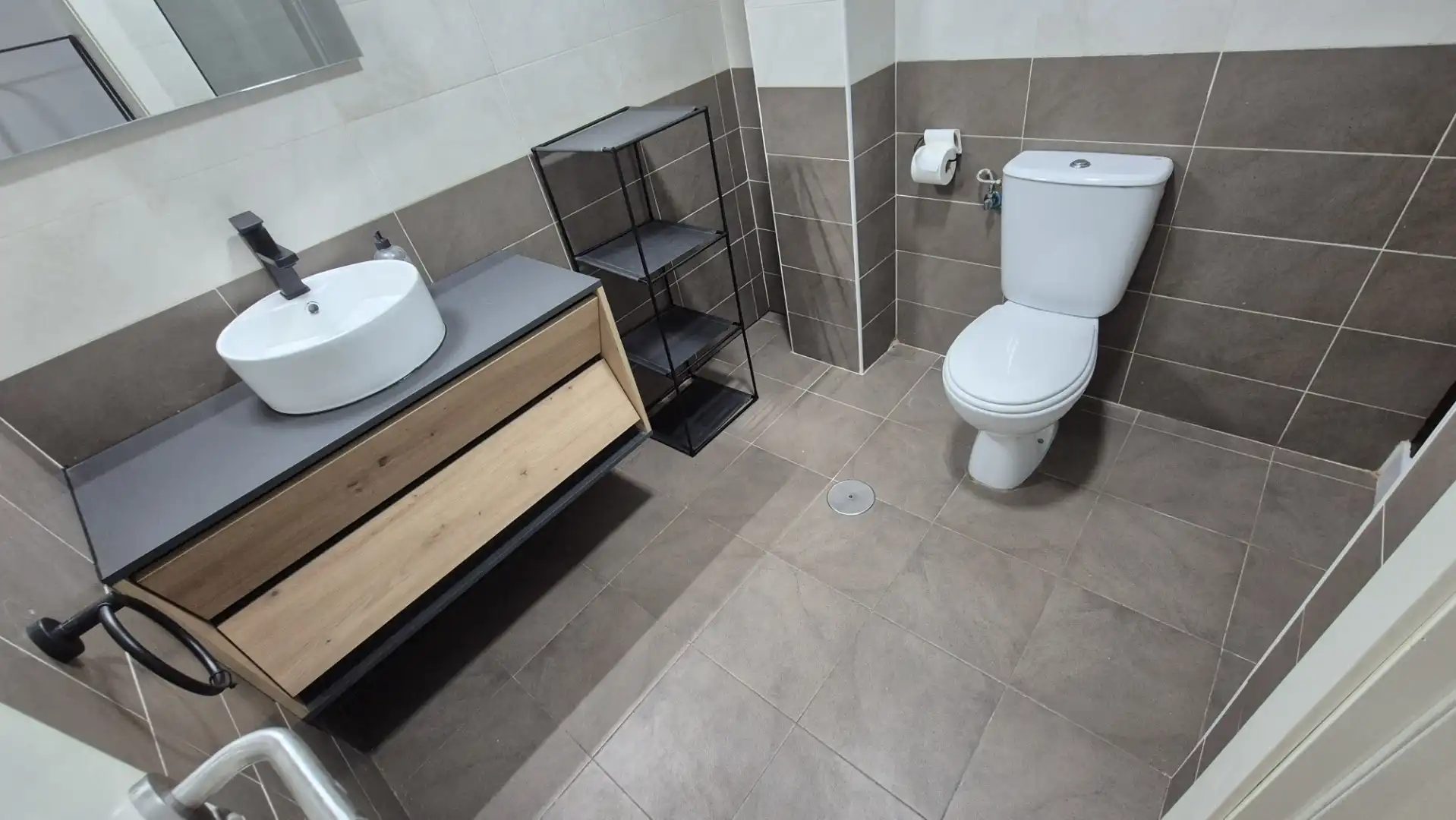 Piso en venta en Calle del Pilar, 8, El Pilar - La Estación Baño de Piso en venta en Talavera de la Reina con Aire acondicionado