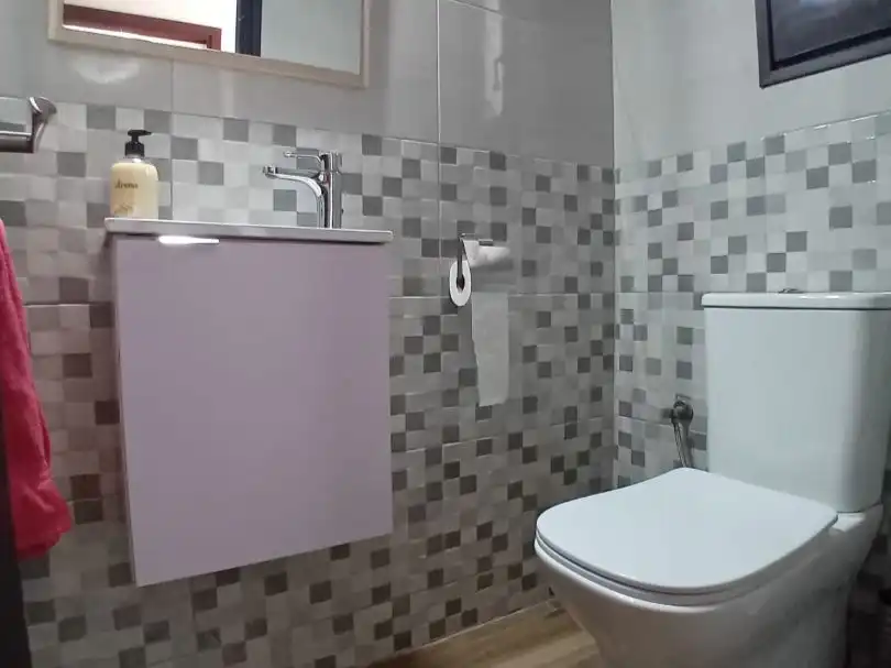 Casa adosada en venda a Carrer Priorat, 18, Calafell Residencial Bany de Casa adosada en venda en Calafell amb Jardí privat, Terrassa i Traster