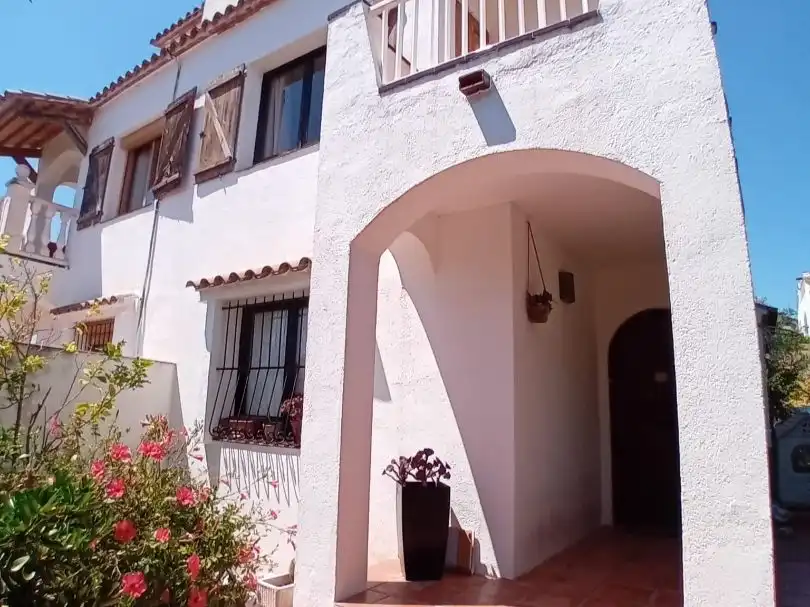Casa adosada en venda a Carrer Priorat, 18, Calafell Residencial Vista exterior de Casa adosada en venda en Calafell amb Jardí privat, Terrassa i Traster