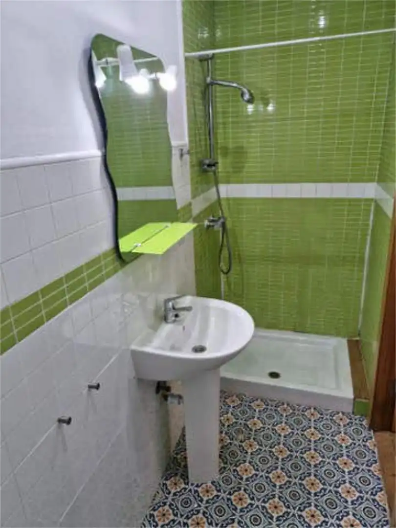 Wohnung zur Miete in Barrio Alto Badezimmer von Wohnung zur Miete in San Juan de Aznalfarache mit Terrasse