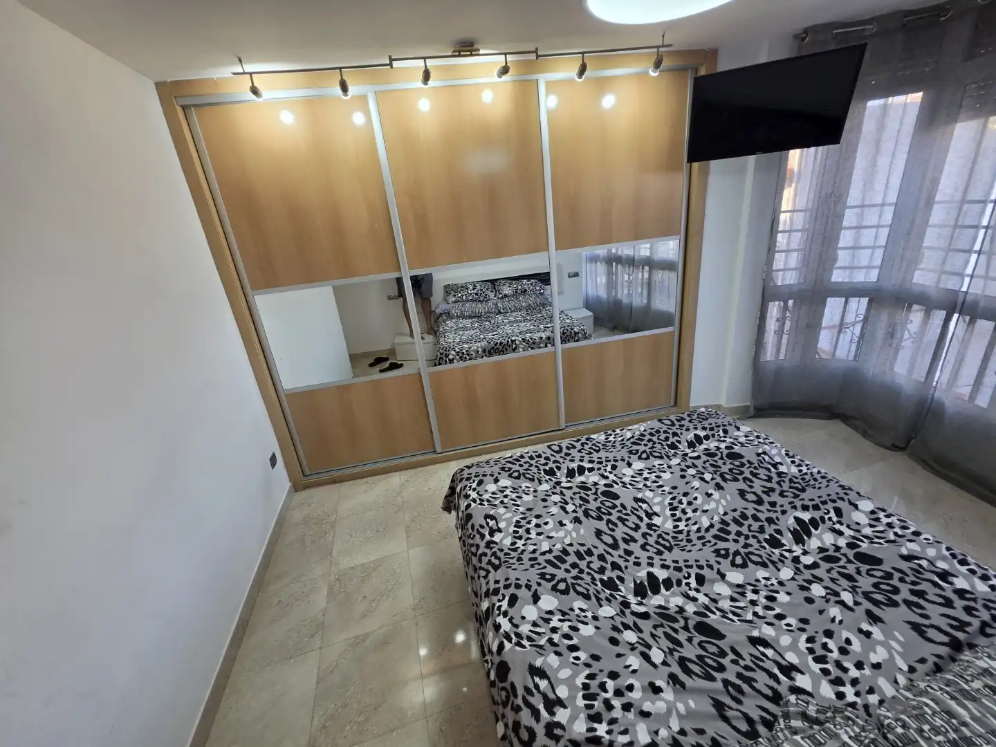 Piso en venta en Calle Emilia Pardo Bazán, 1, La Plata Habitación de Piso en venta en Sevilla con Aire acondicionado, Terraza y Horno